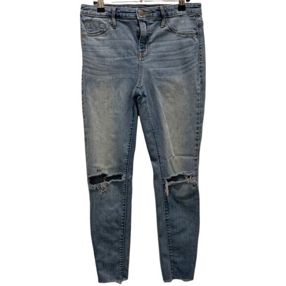 Massimo high rise jeans. Size 6/28R
Light medium wash power stretch‎ mom jean - Picture 1 of 6